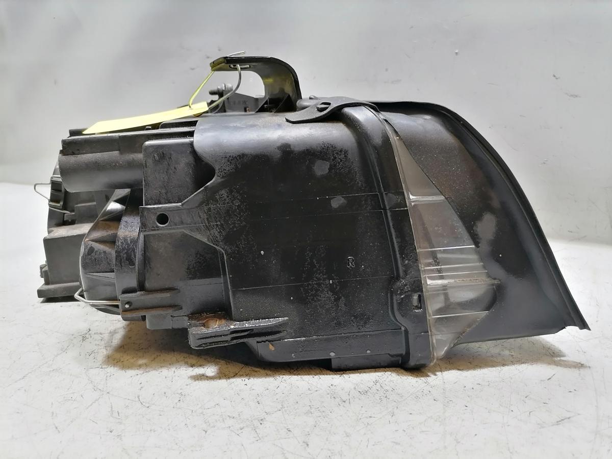 Audi A4 8E B6 original Xenonscheinwerfer vorn links Bj.2004